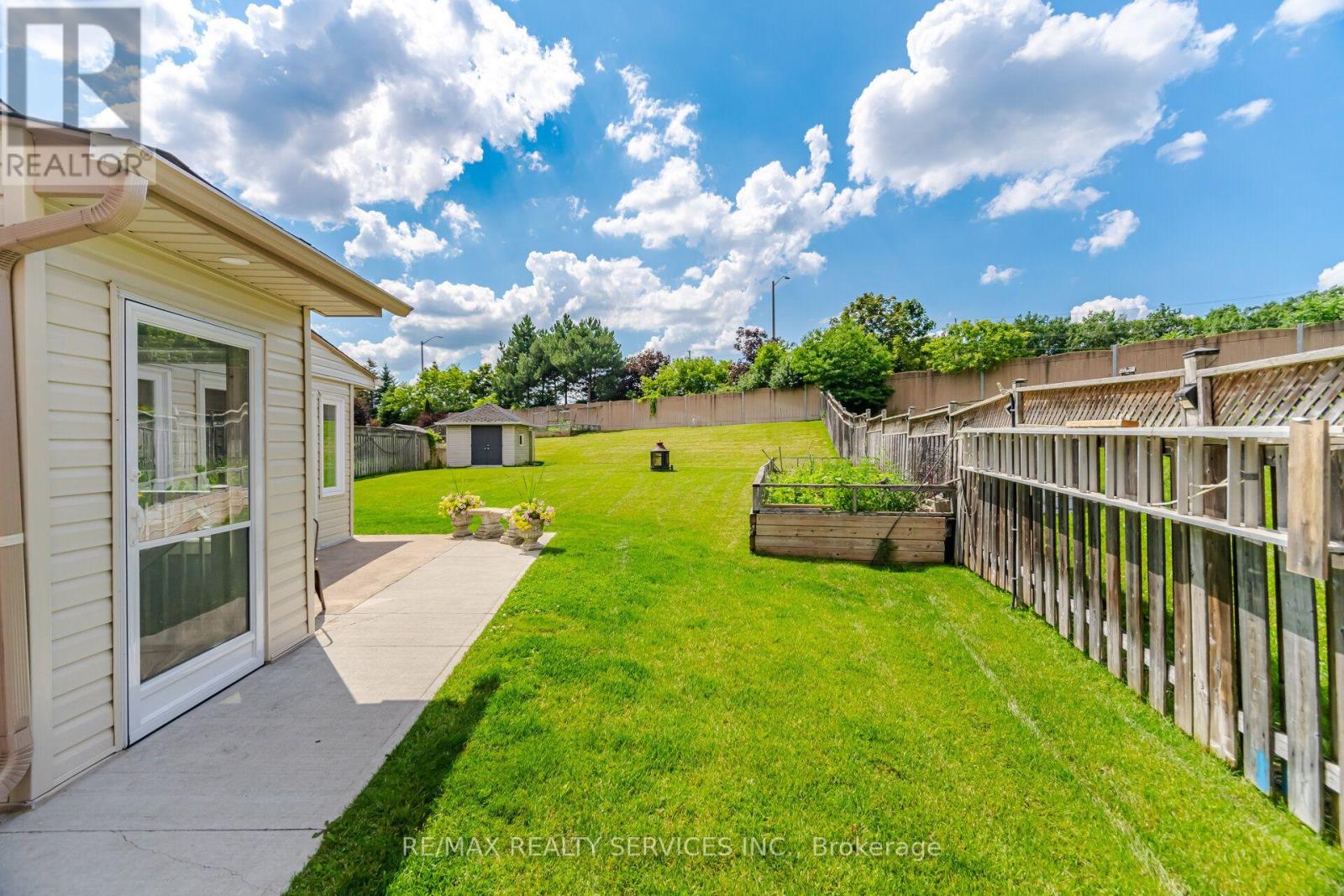32 DEEPCORAL COURT - 40