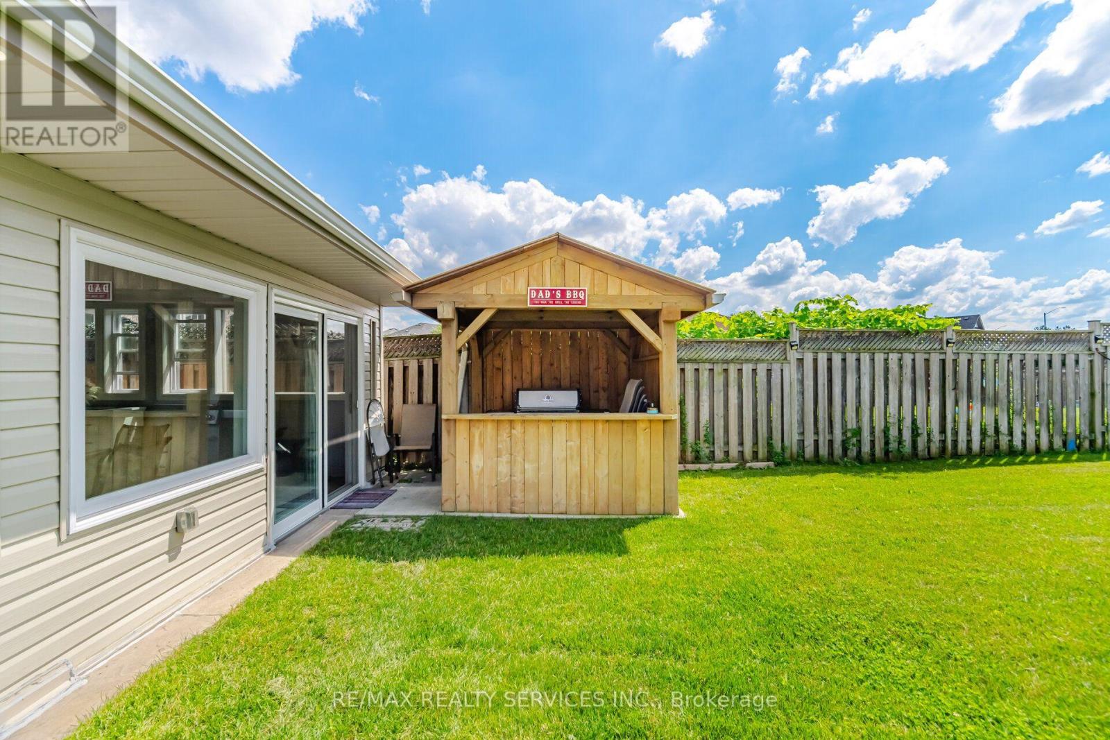 32 DEEPCORAL COURT - 43