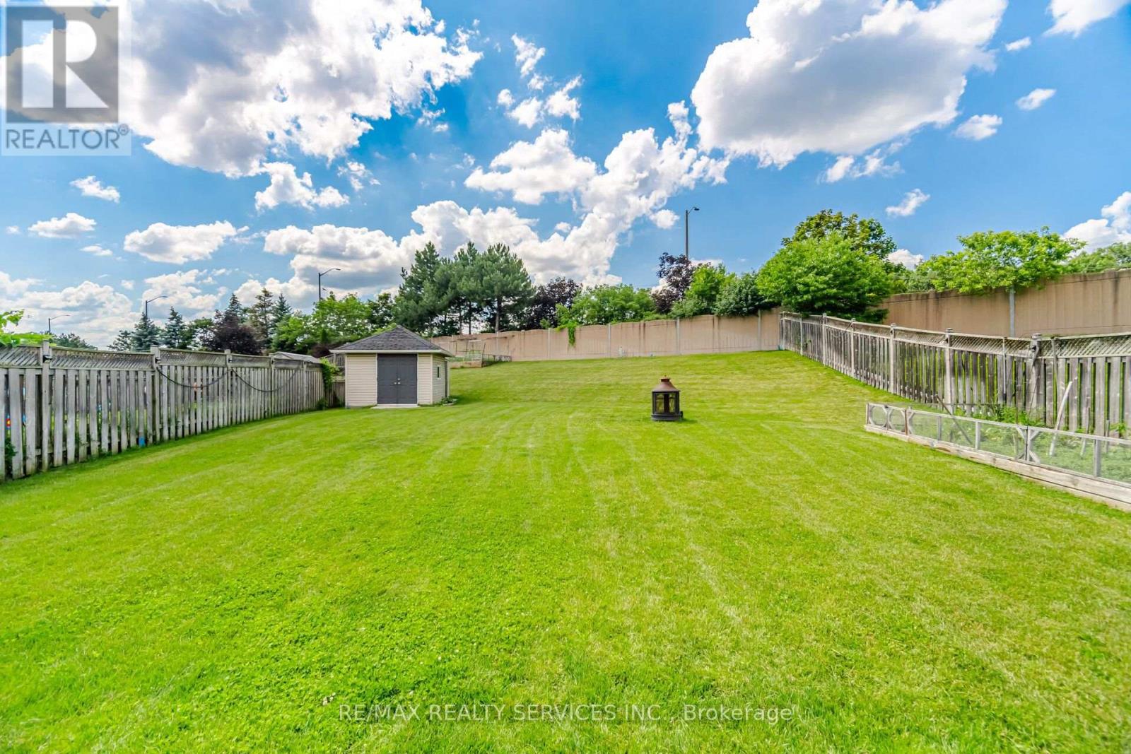 32 DEEPCORAL COURT - 44