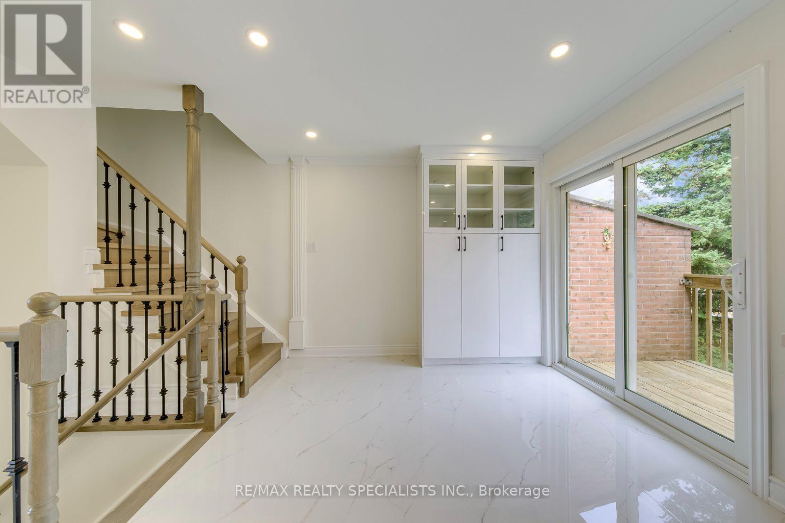 #12 2955 THOMAS STREET - Image 12