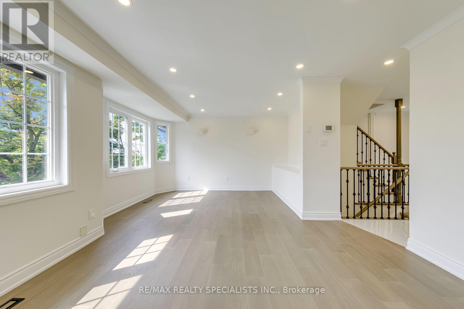#12 2955 THOMAS STREET - Image 20