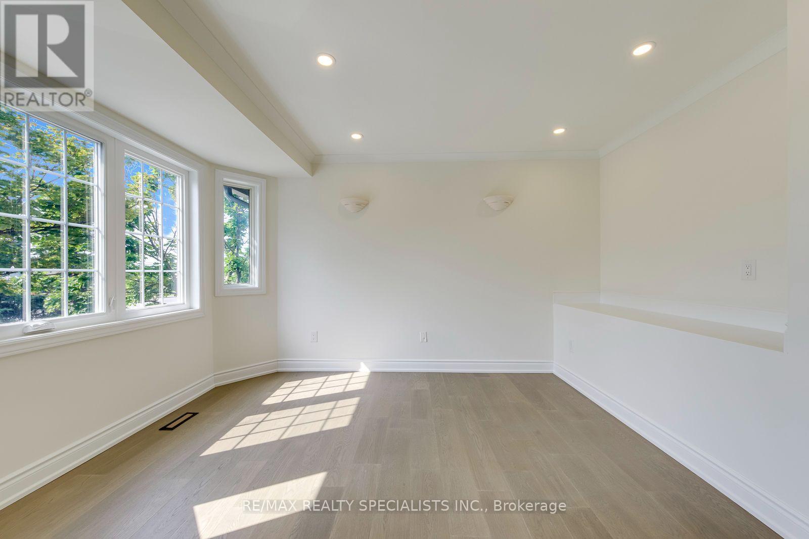 #12 2955 THOMAS STREET - Image 21