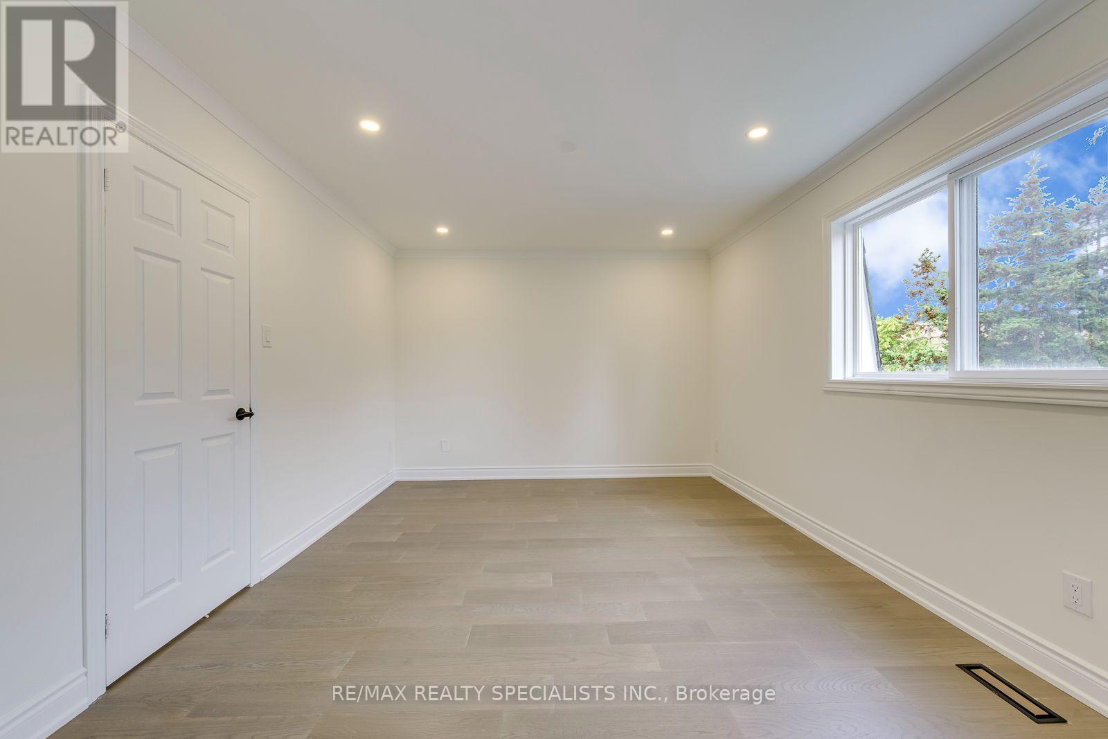 #12 2955 THOMAS STREET - Image 28