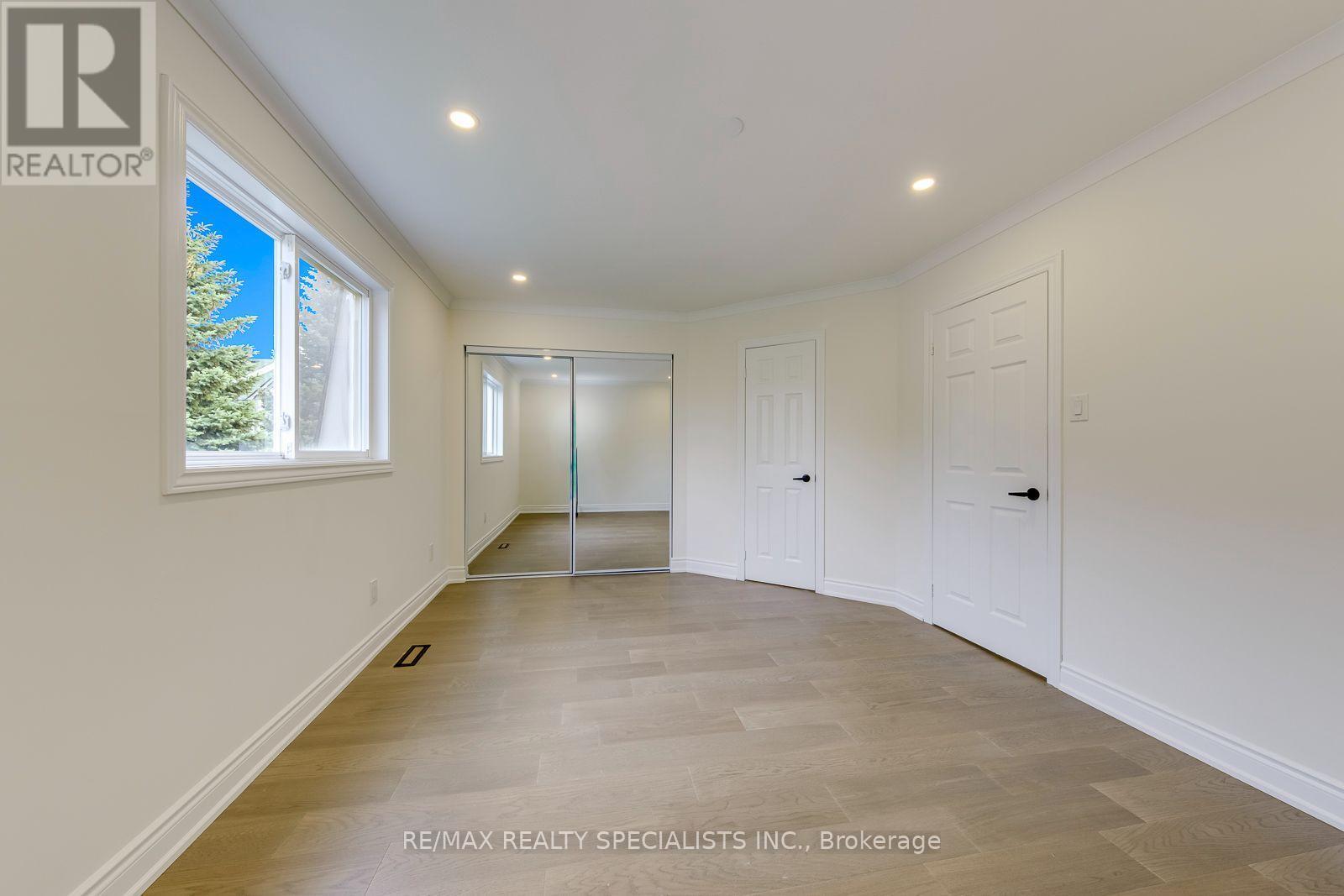 #12 2955 THOMAS STREET - Image 29