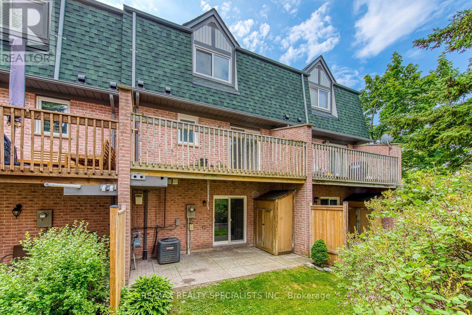 #12 2955 THOMAS STREET - 40