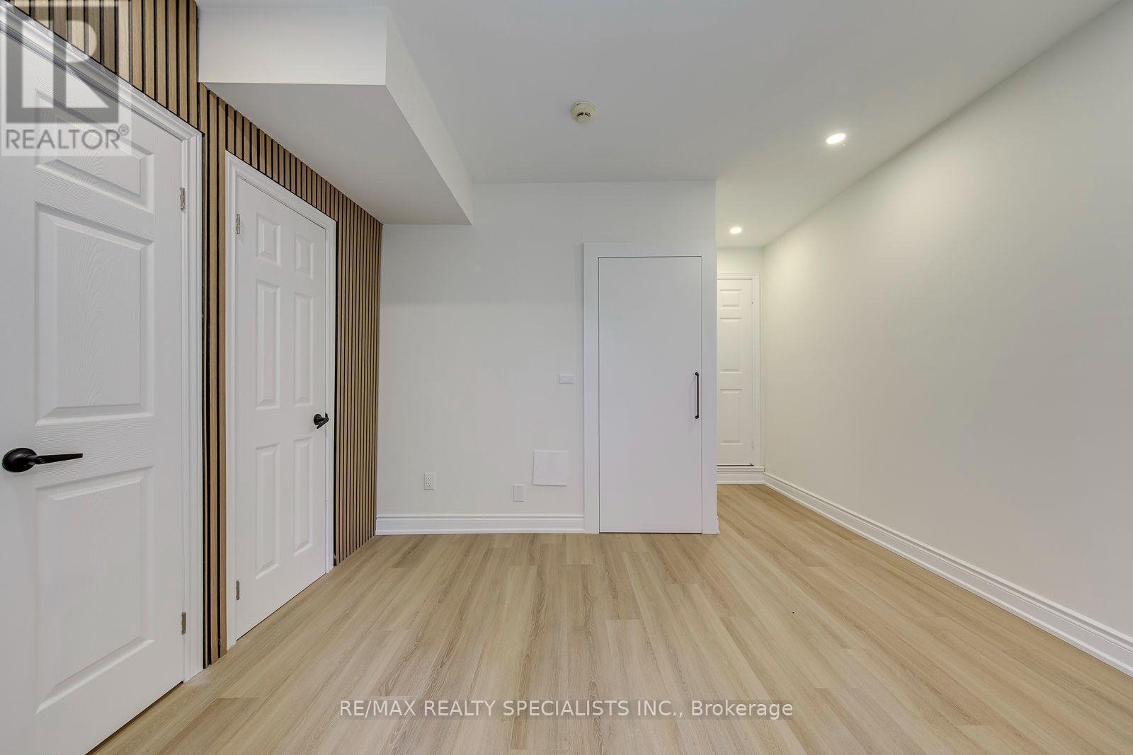 #12 2955 THOMAS STREET - Image 7