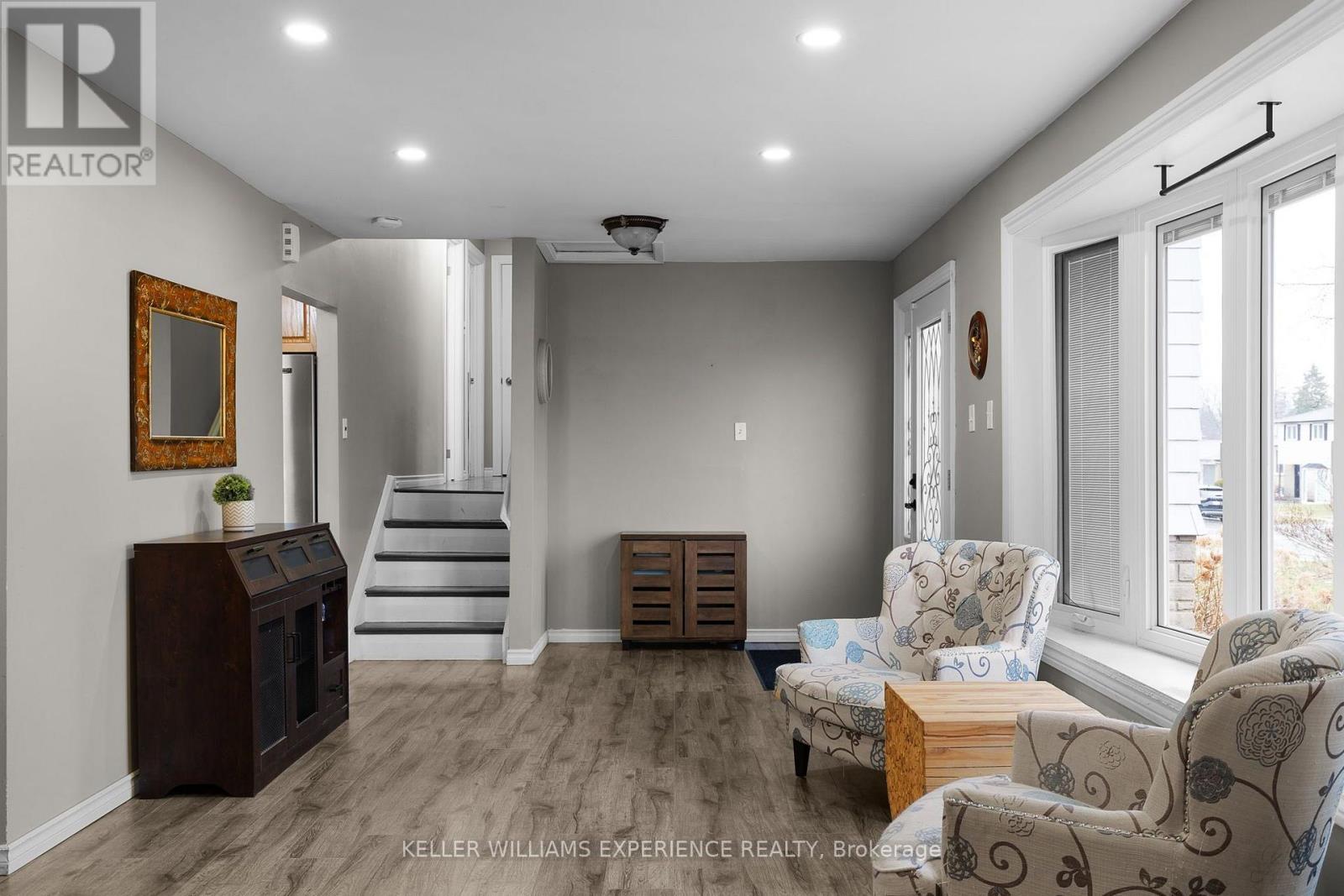 27 RUSTIC CRESCENT - 6