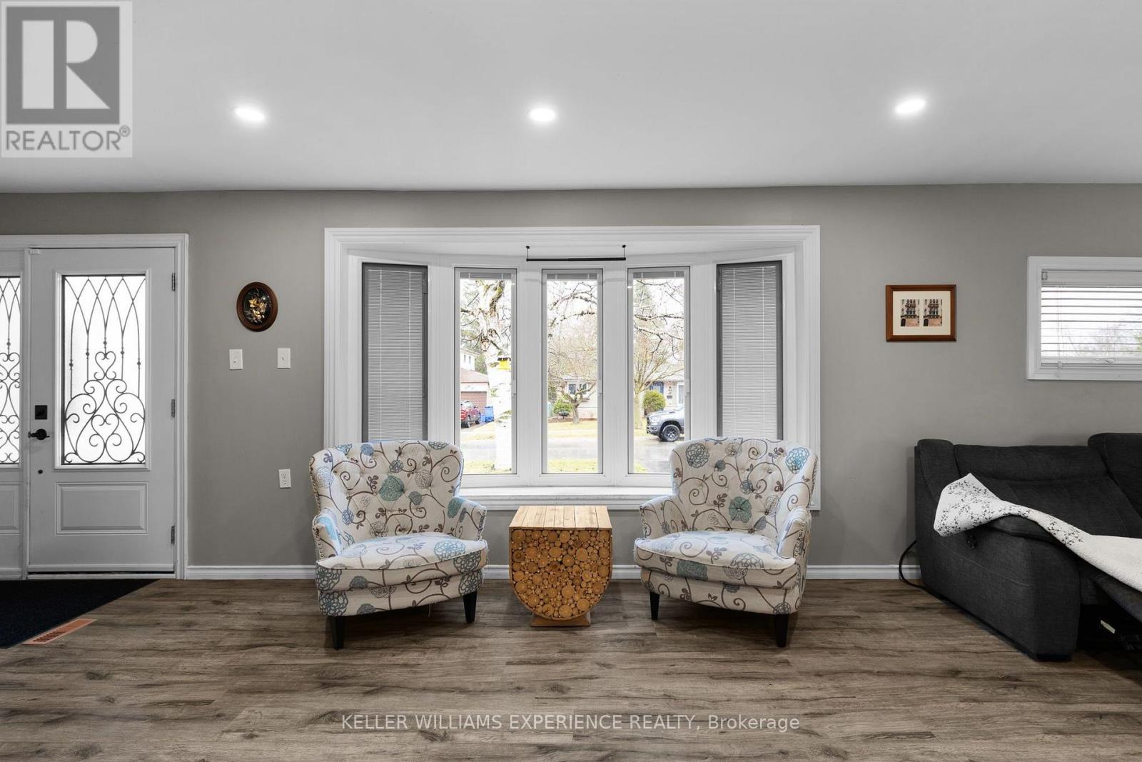 27 RUSTIC CRESCENT - 7