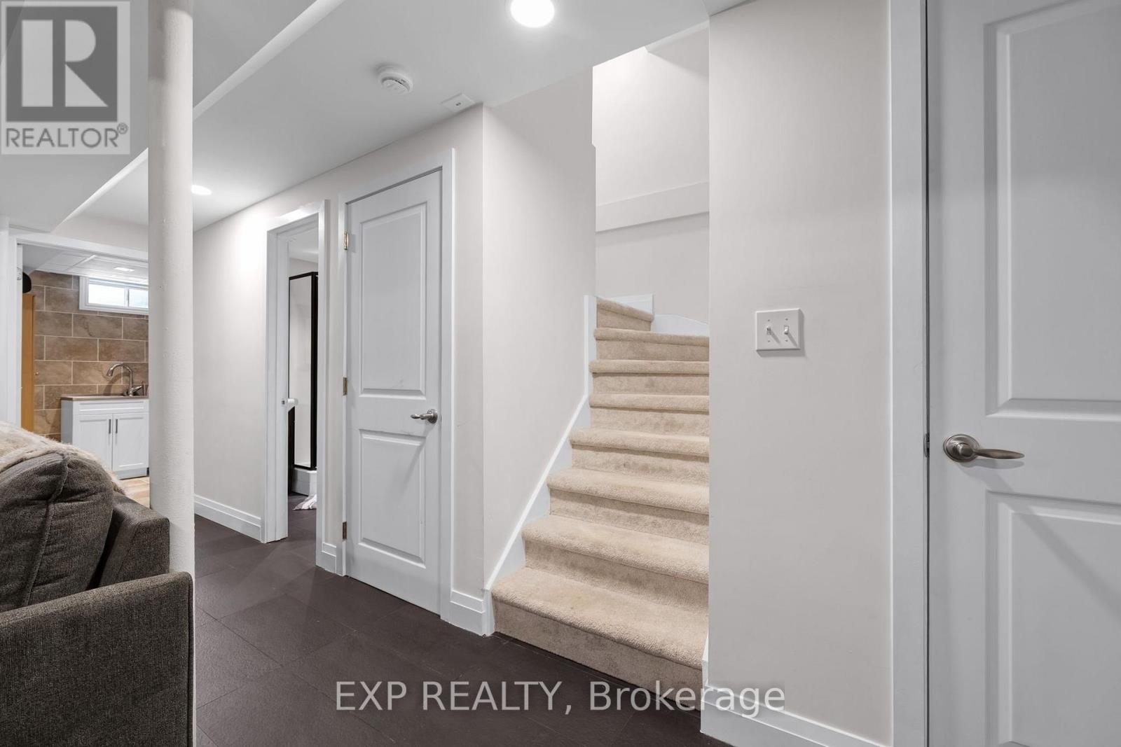 14 RUSSELL HILL ROAD - 30