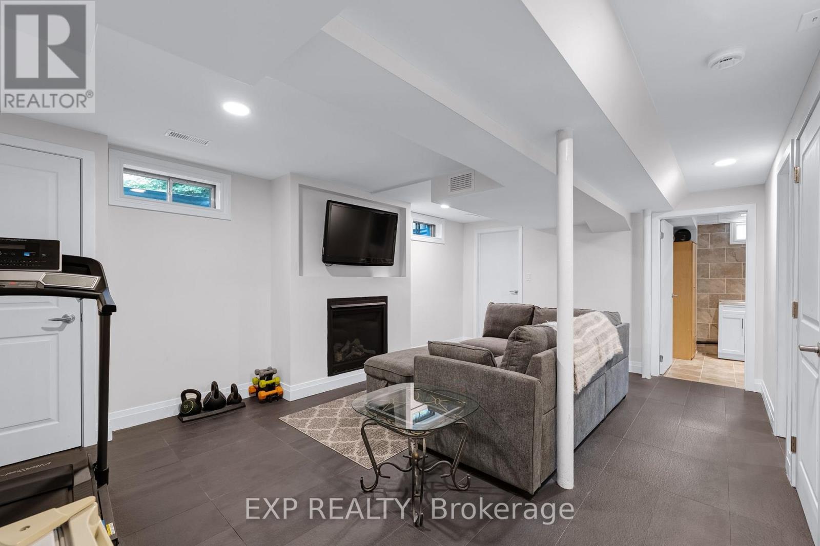 14 RUSSELL HILL ROAD - 31