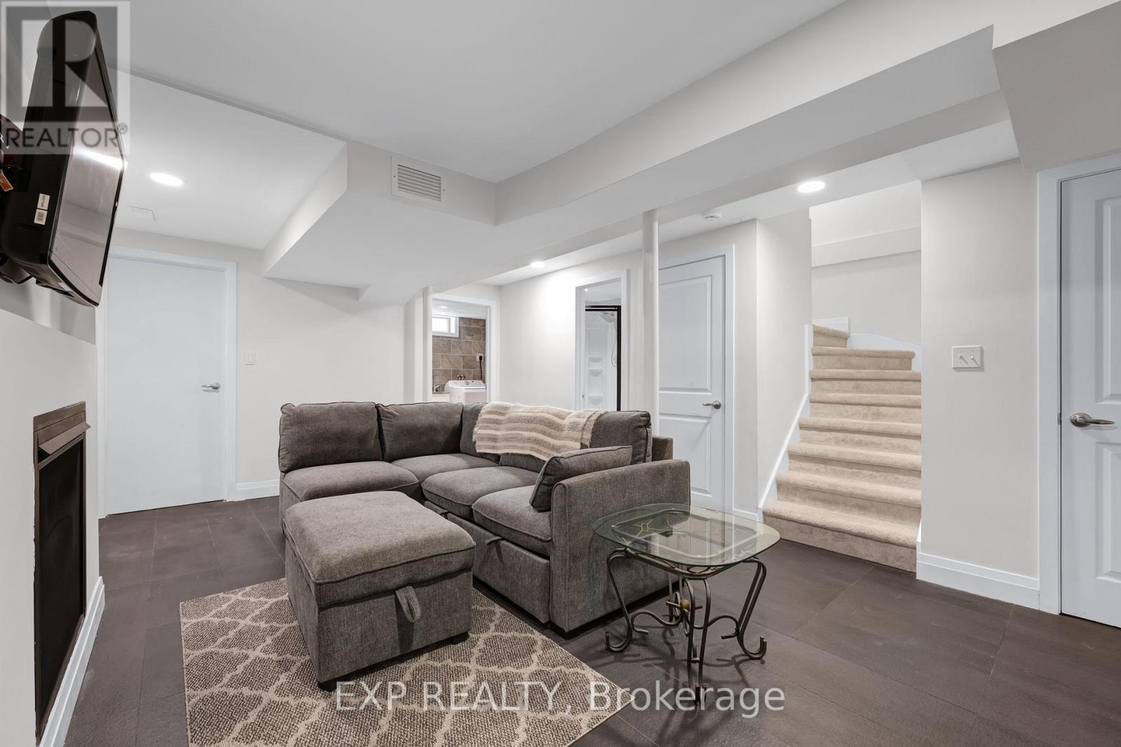 14 RUSSELL HILL ROAD - 32