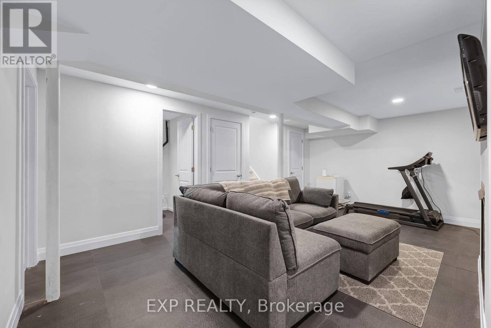 14 RUSSELL HILL ROAD - 33