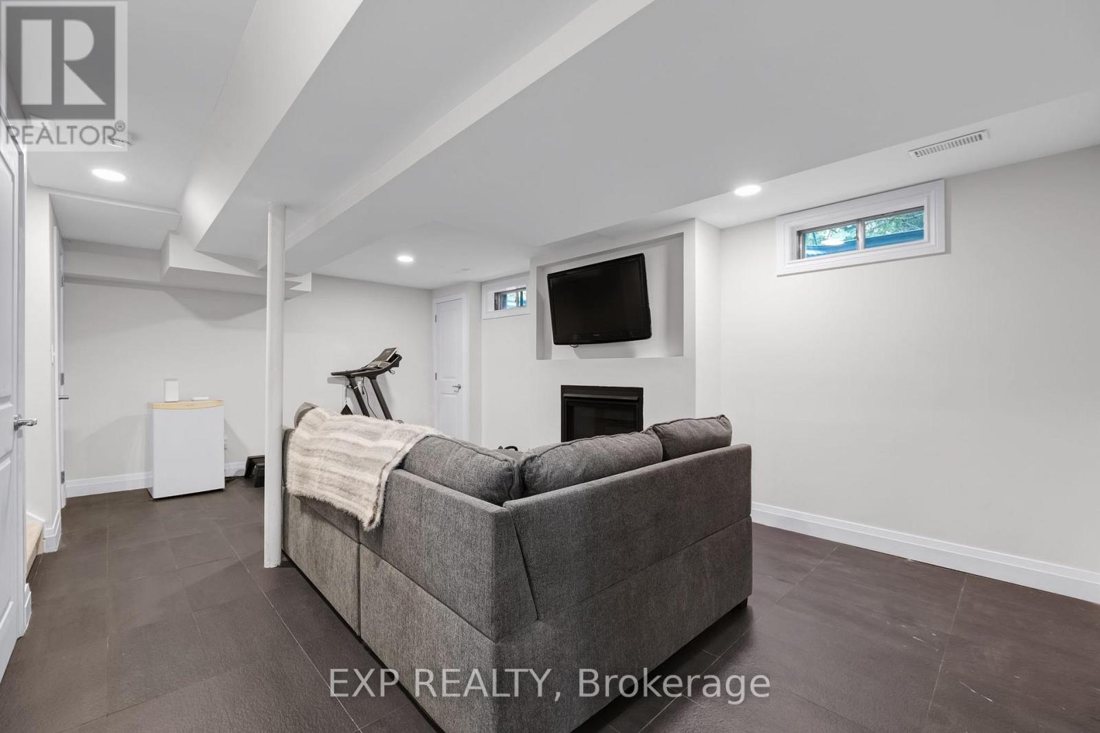 14 RUSSELL HILL ROAD - 34