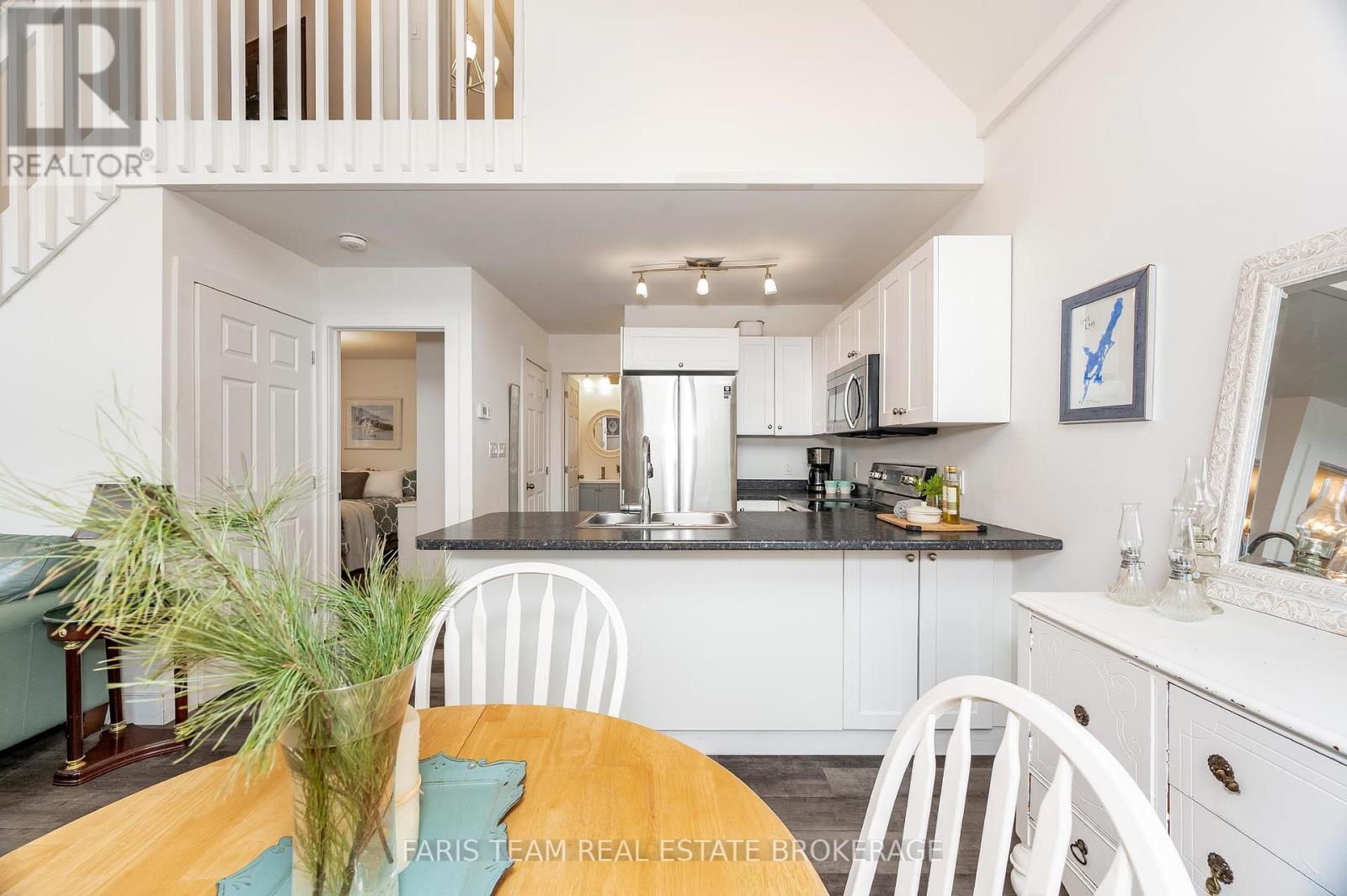 1036 BEVERLEY LANE - 10