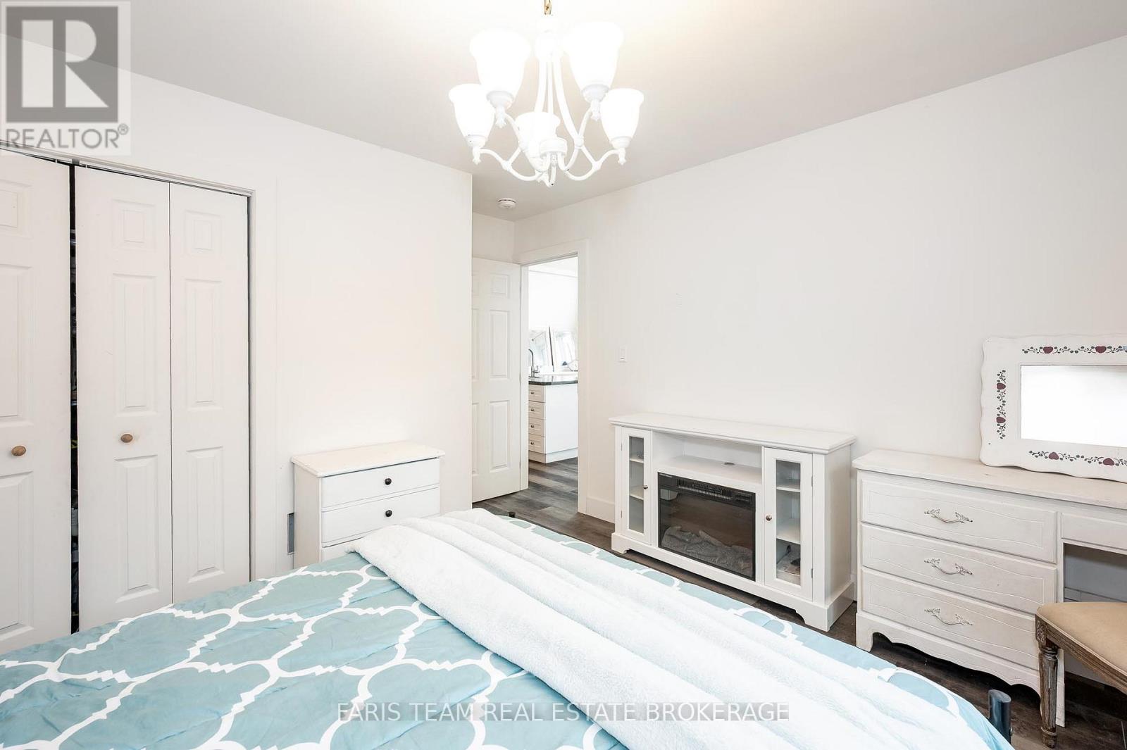 1036 BEVERLEY LANE - 20