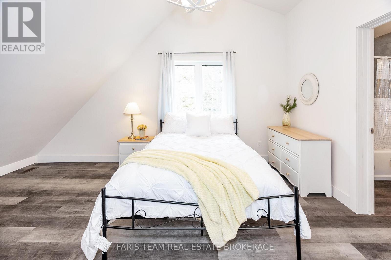 1036 BEVERLEY LANE - 22
