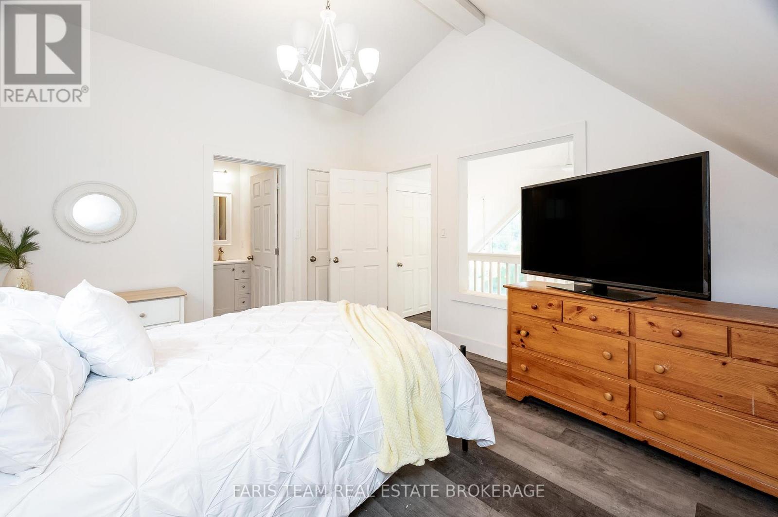 1036 BEVERLEY LANE - 23