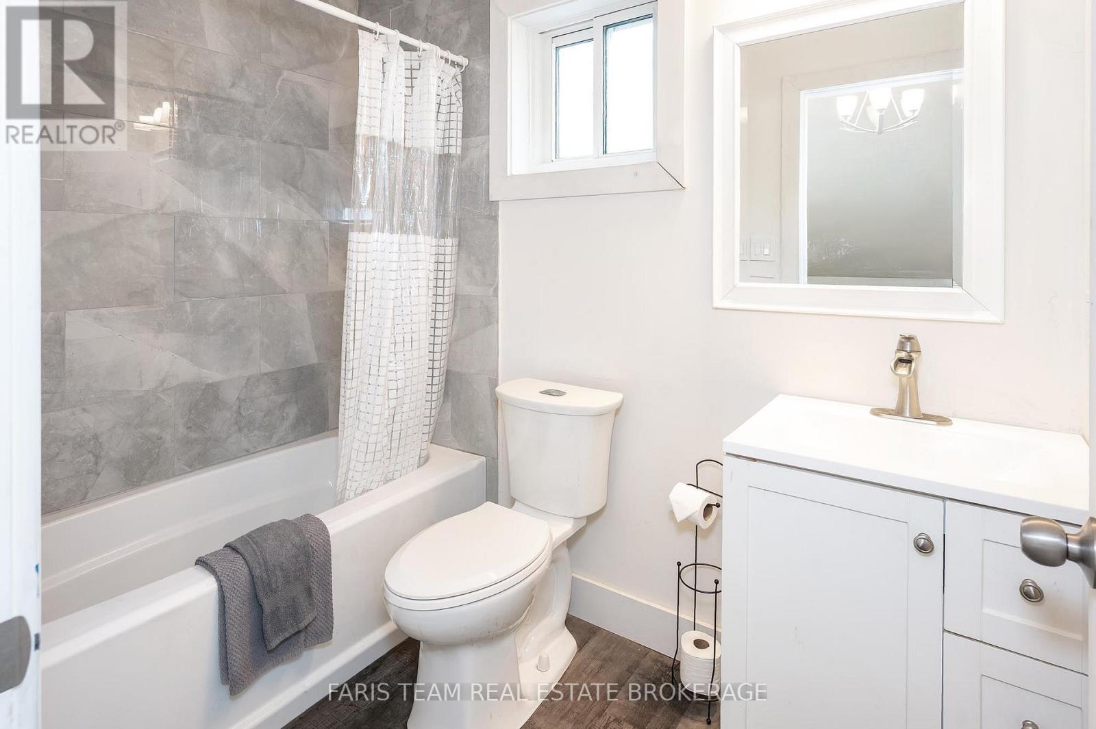 1036 BEVERLEY LANE - 24
