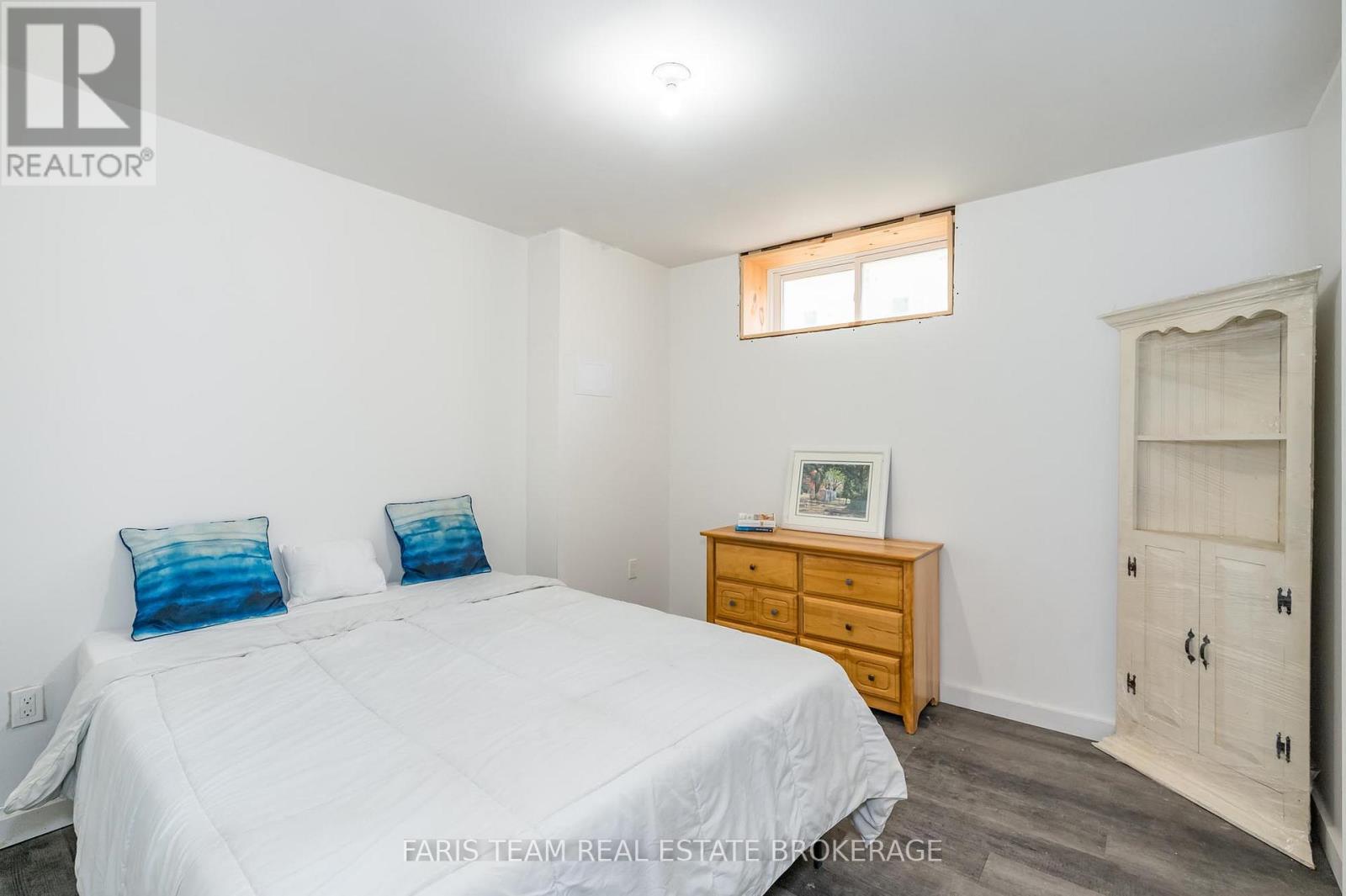 1036 BEVERLEY LANE - 25