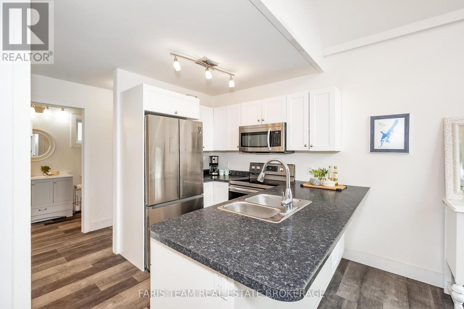 1036 BEVERLEY LANE - 8
