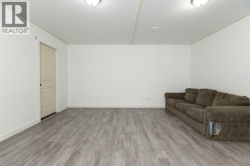 6006B 52 Avenue — photo 21