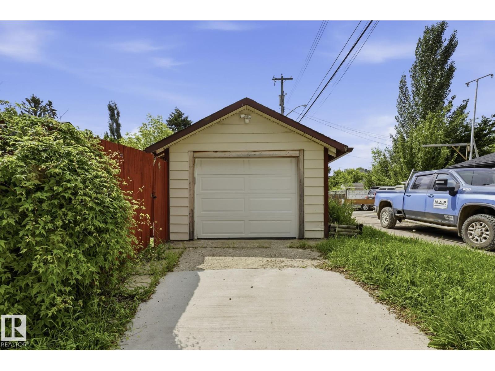 11254 95A ST NW - 30