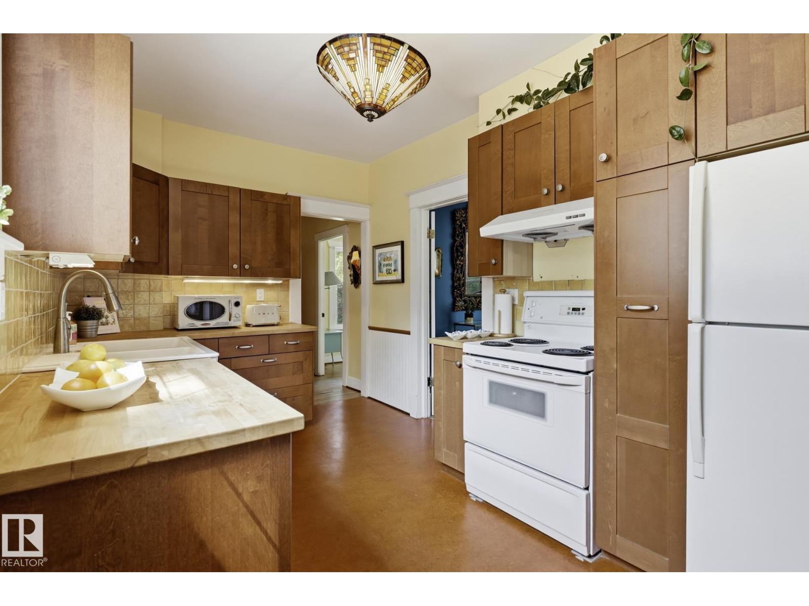 11254 95A ST NW - 6
