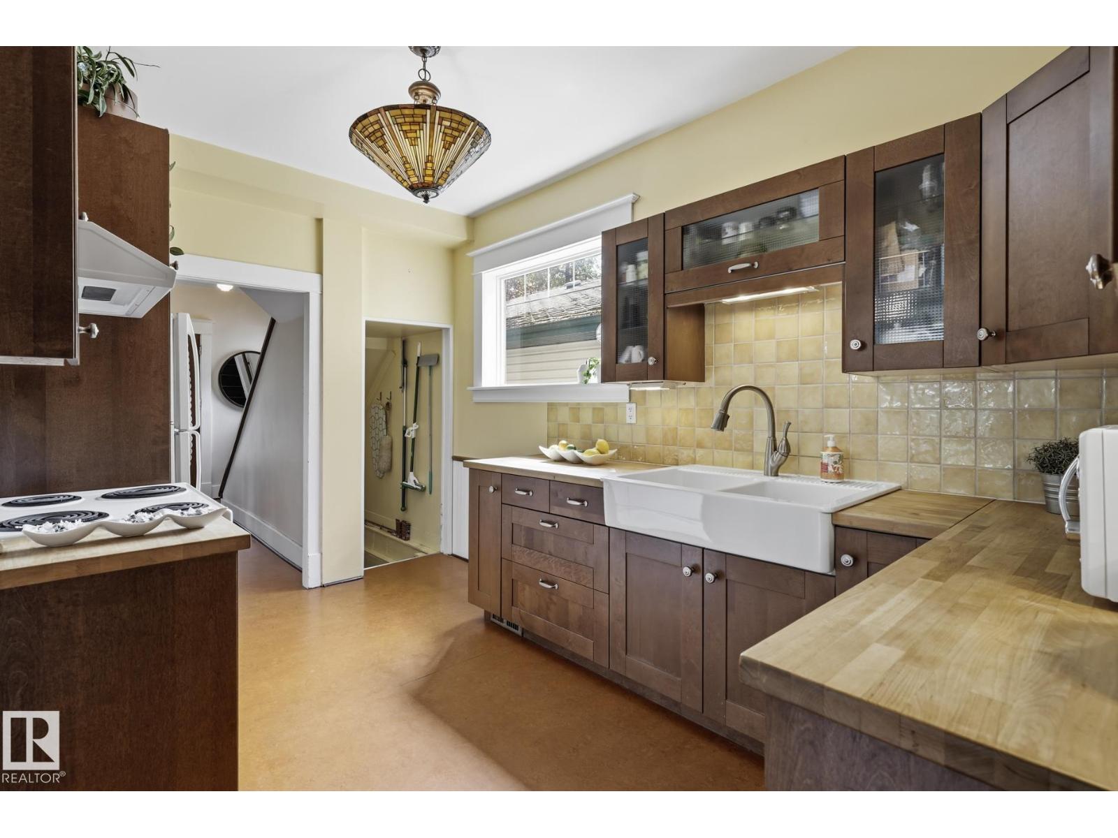 11254 95A ST NW - 8