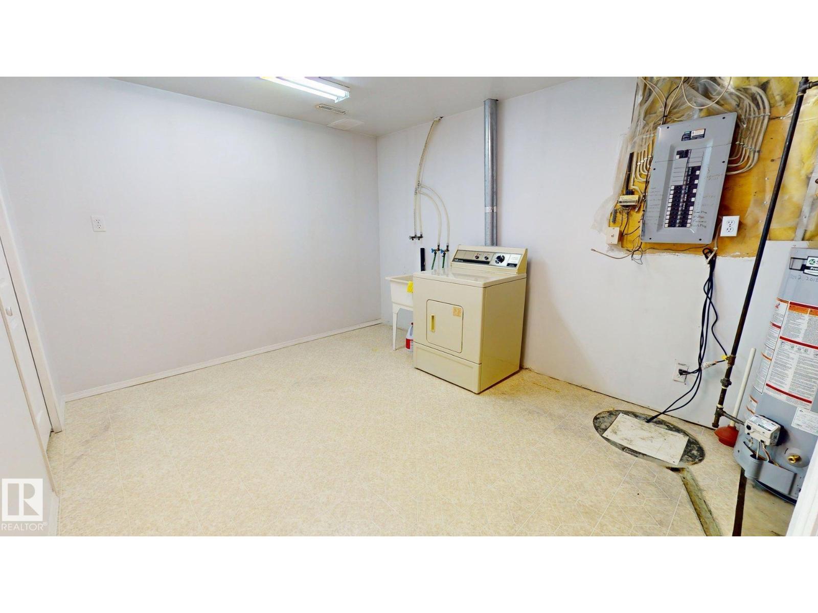 3703 131 AV NW - 24
