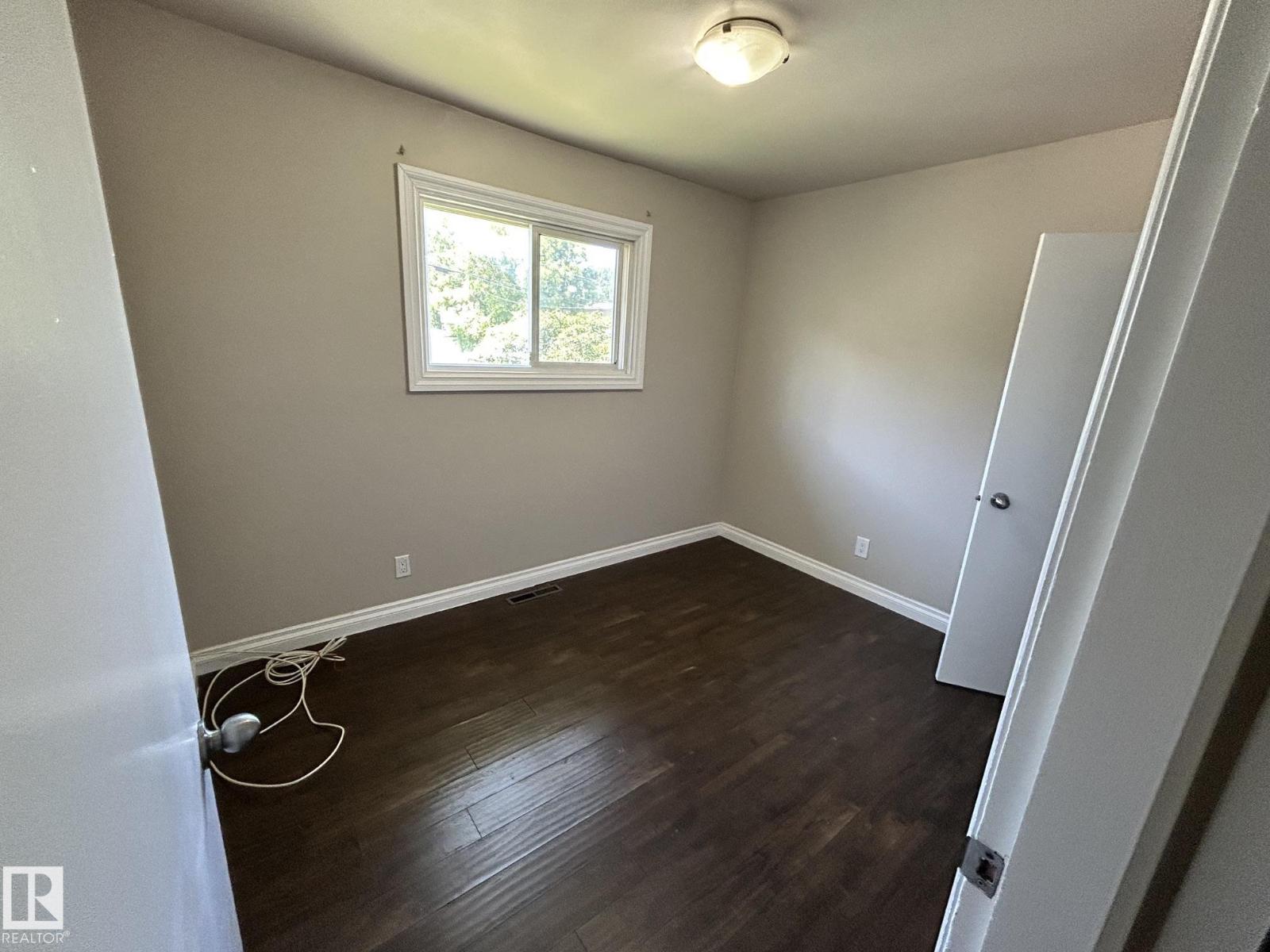 11812 45 ST NW - 12