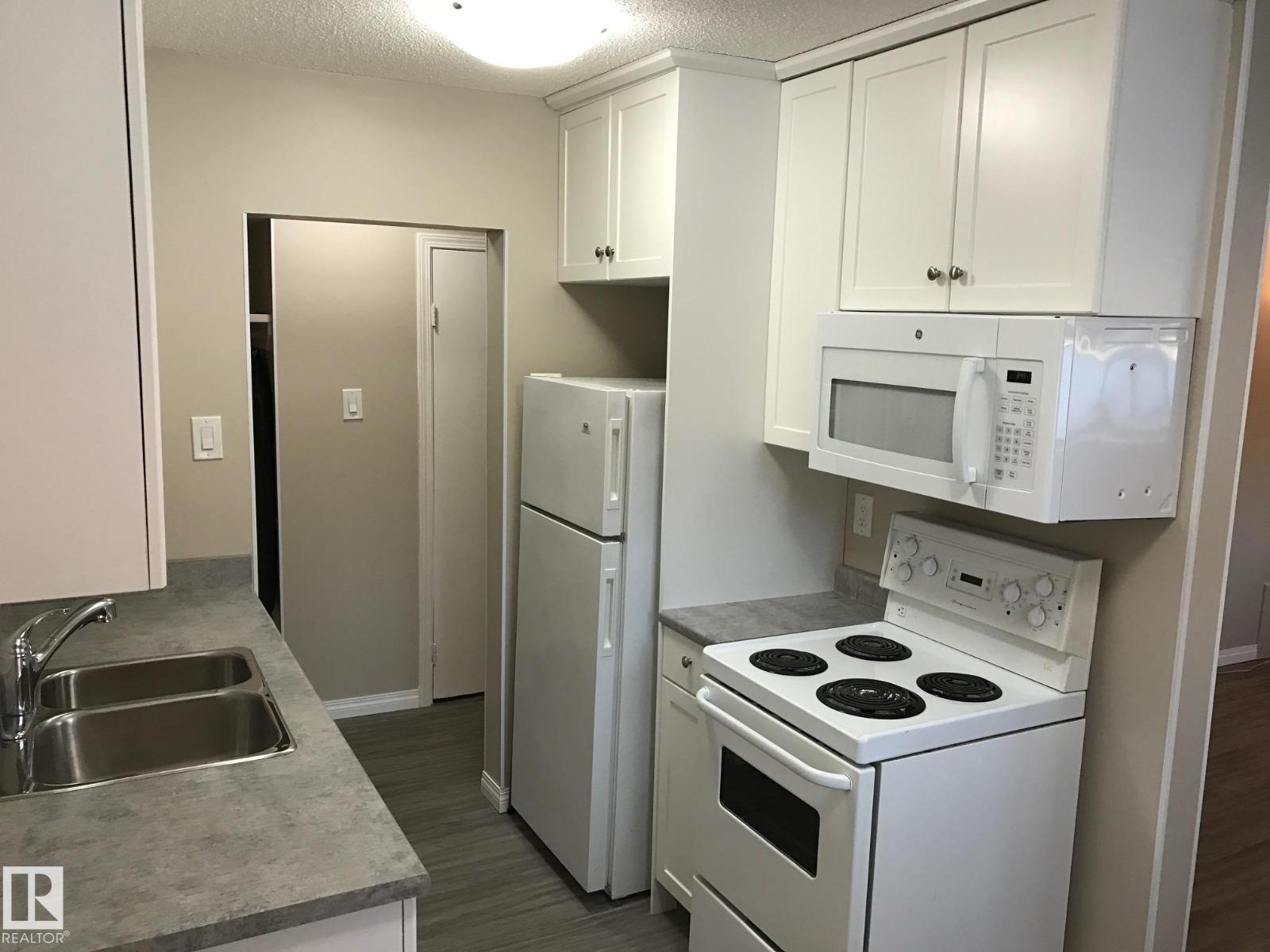 11812 45 ST NW - 14