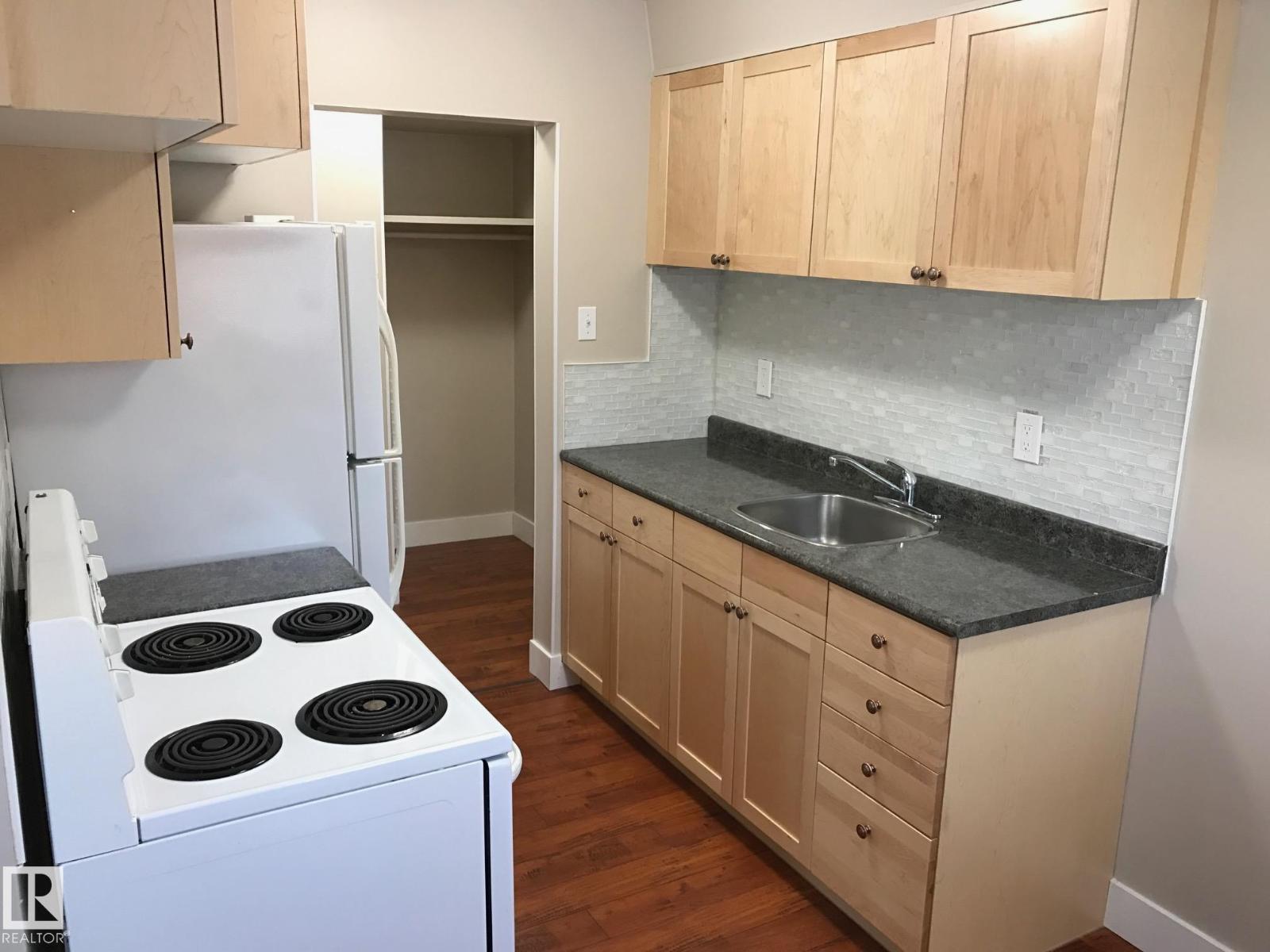 11812 45 ST NW - 17