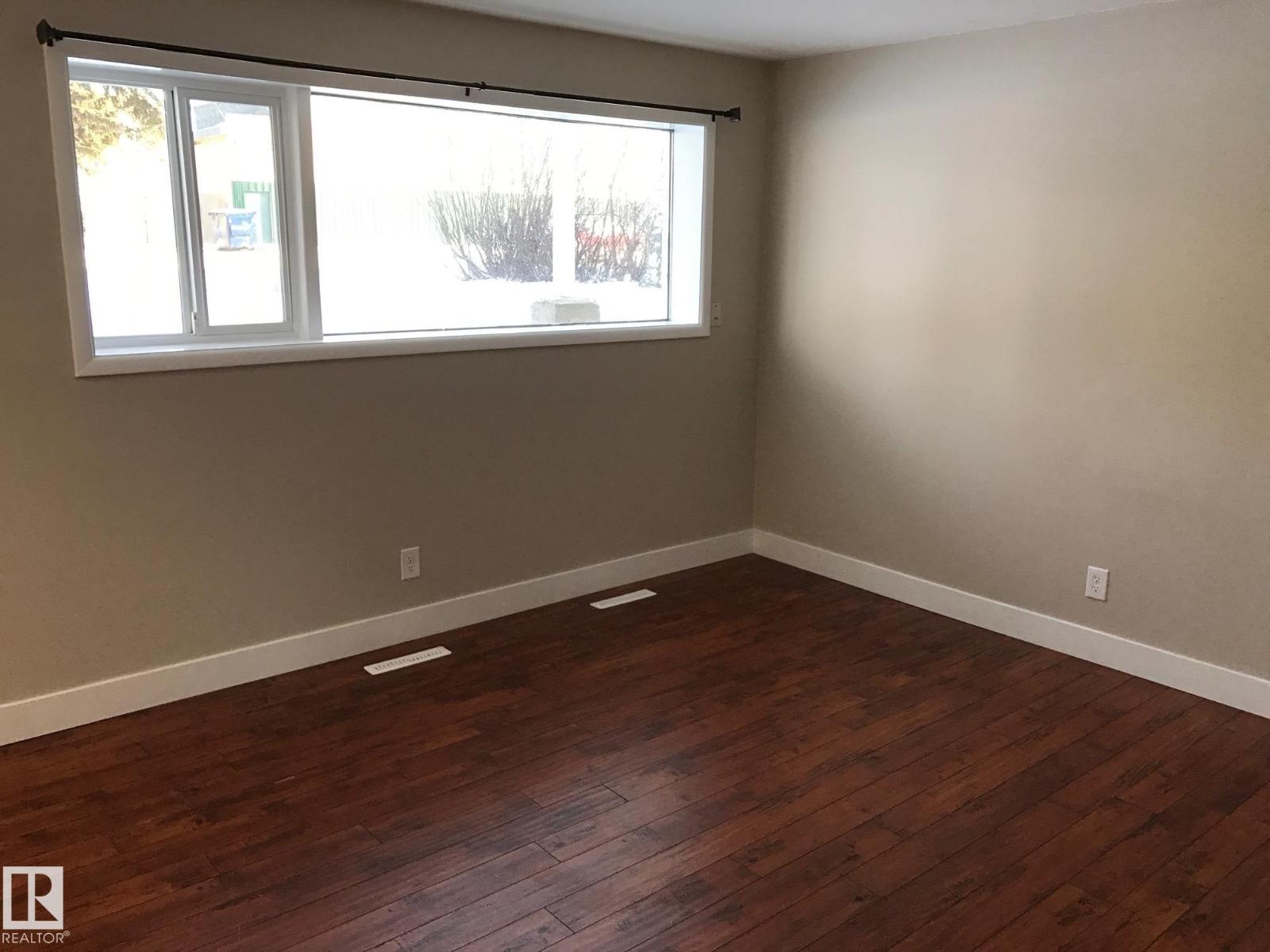 11812 45 ST NW - 20