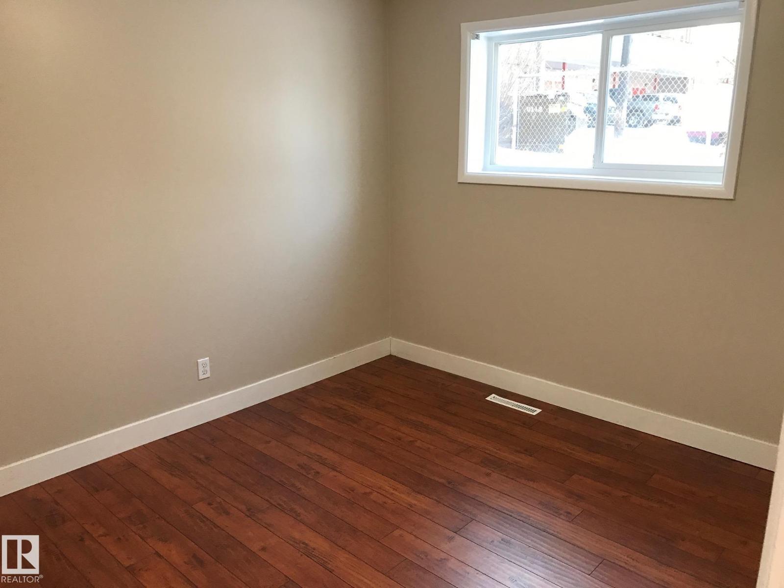 11812 45 ST NW - 21