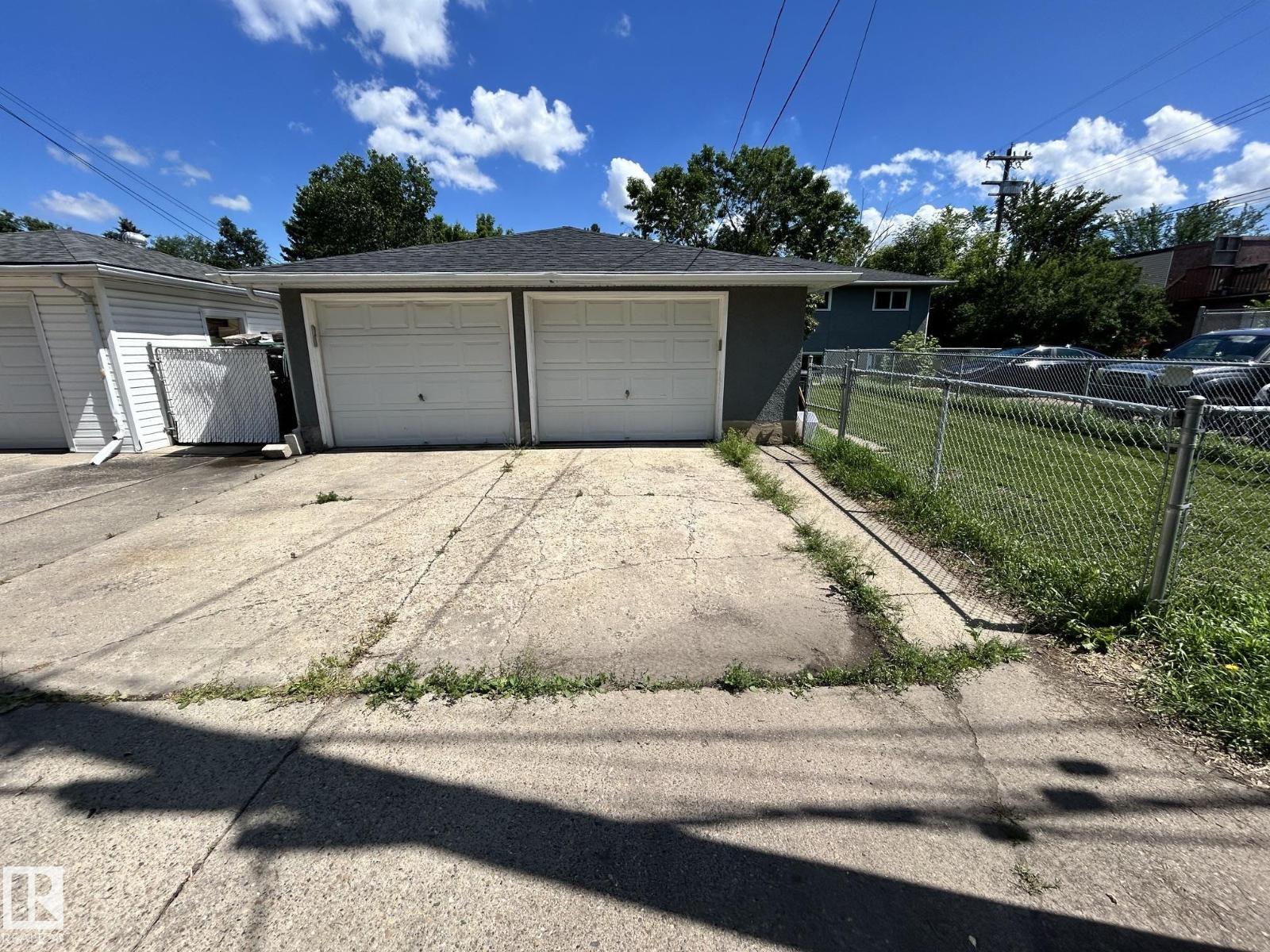 11812 45 ST NW - 4