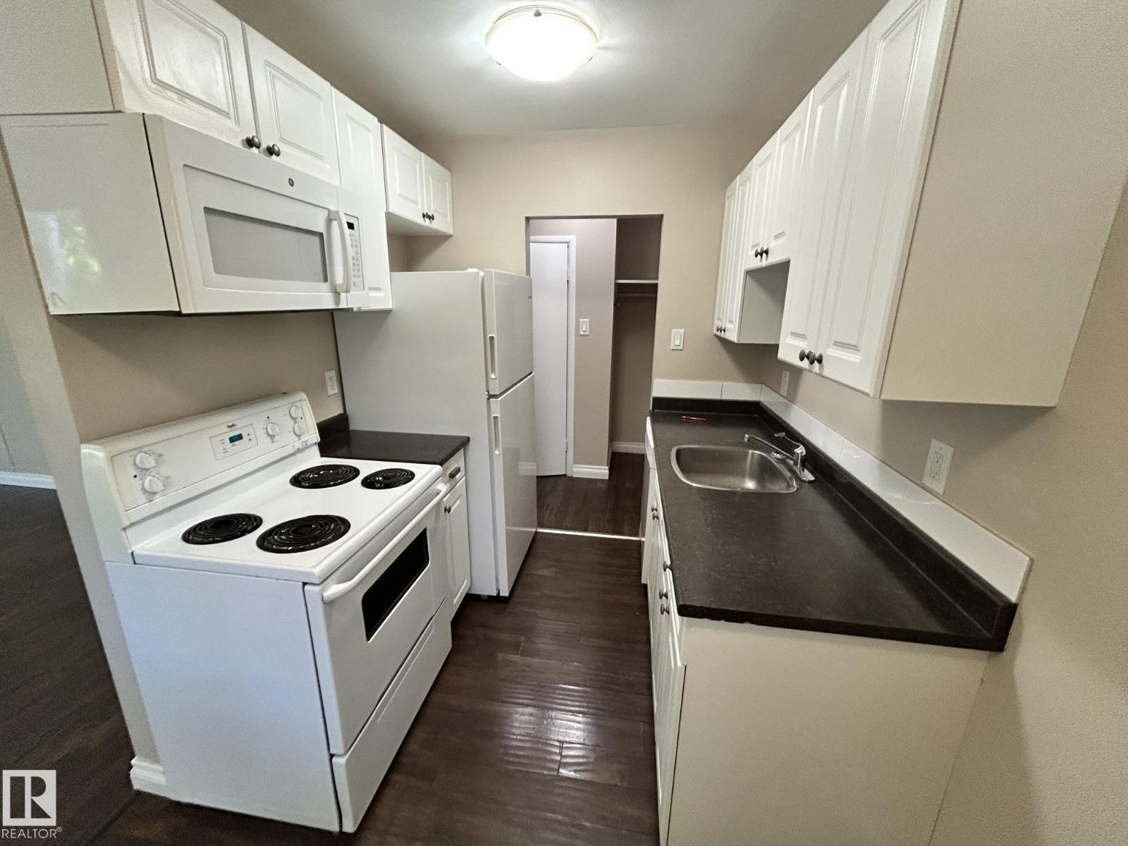 11812 45 ST NW - 5