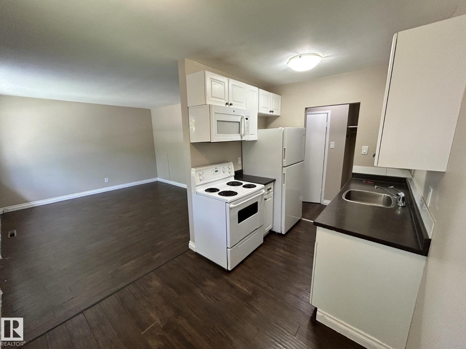 11812 45 ST NW - 6