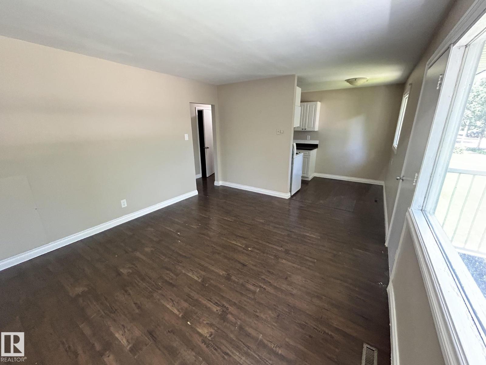 11812 45 ST NW - 7