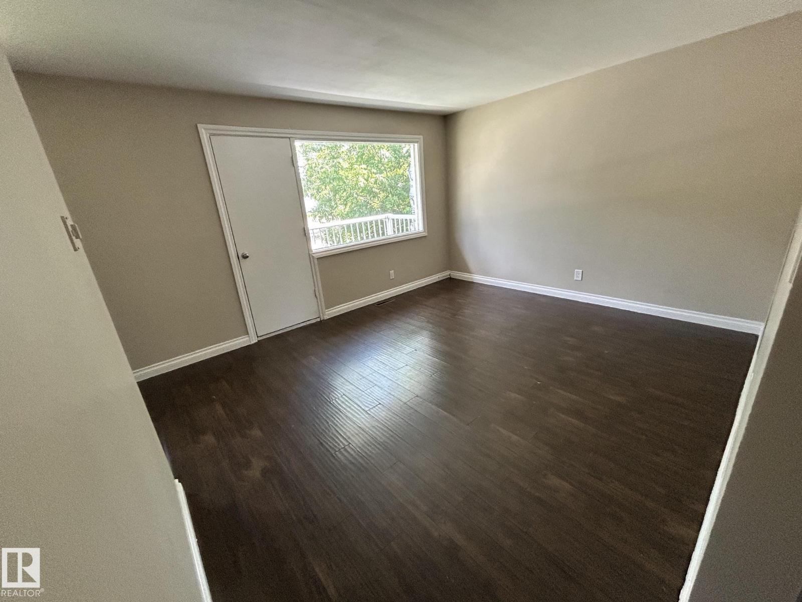 11812 45 ST NW - 8