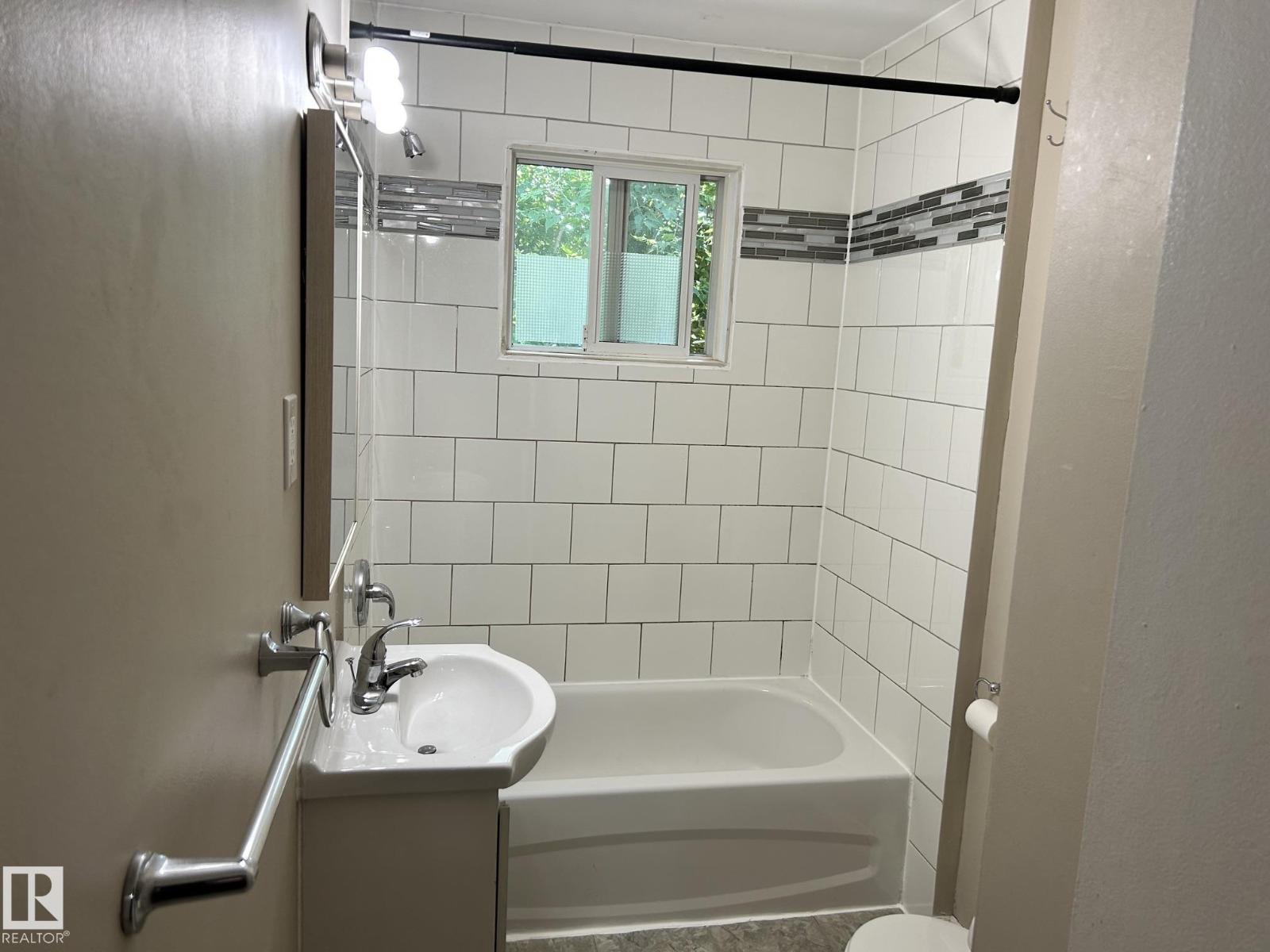 11812 45 ST NW - 9