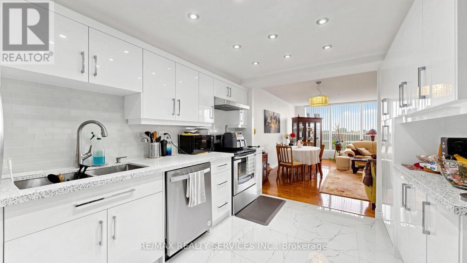 #508 330 MILL STREET S - 18
