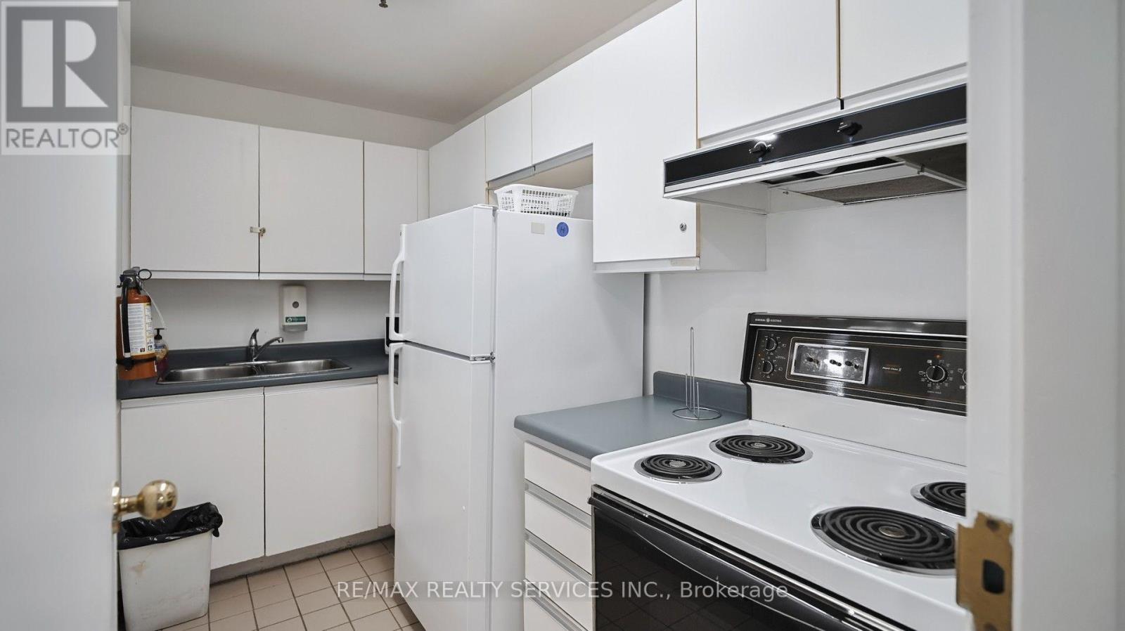 #508 330 MILL STREET S - 37