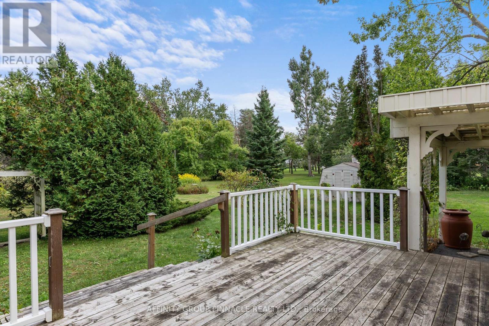 17 RICHARD AVENUE - 33