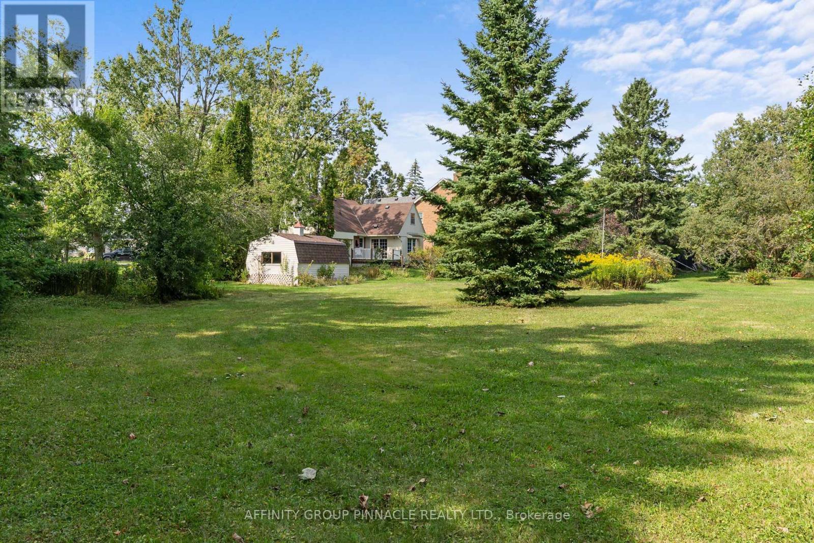 17 RICHARD AVENUE - 34