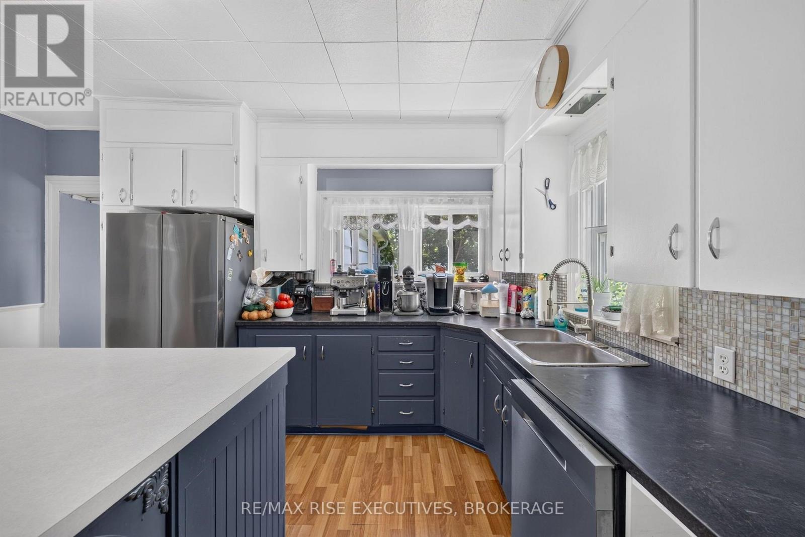 186 BRIDGE STREET W - Image 12