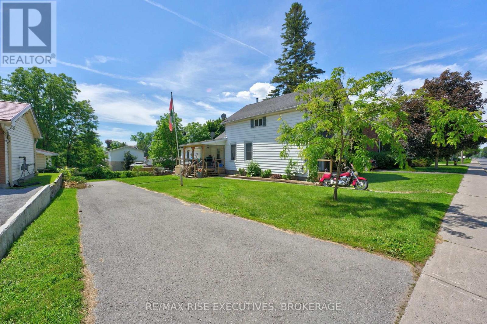 186 BRIDGE STREET W - Image 29