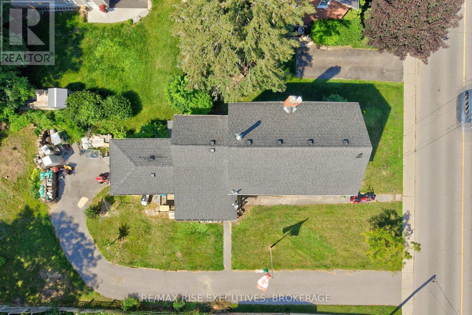 186 BRIDGE STREET W - Image 35