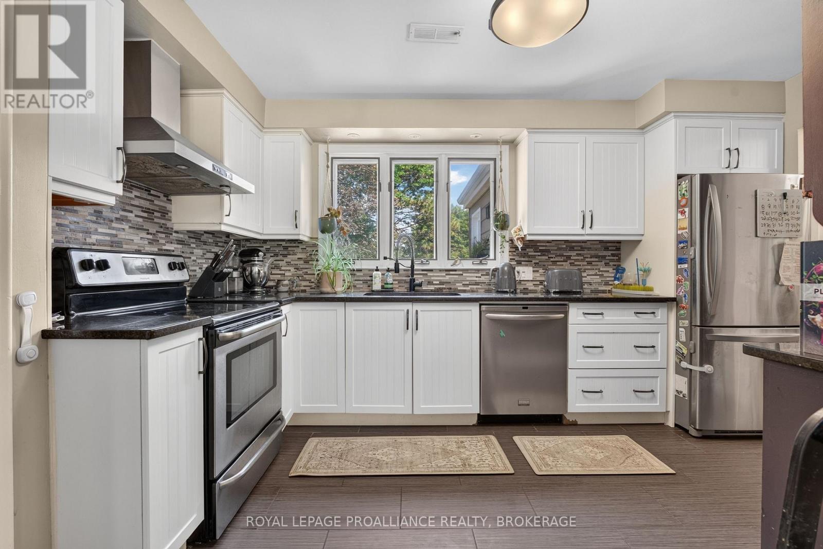 27 ELIZABETH AVENUE - 10