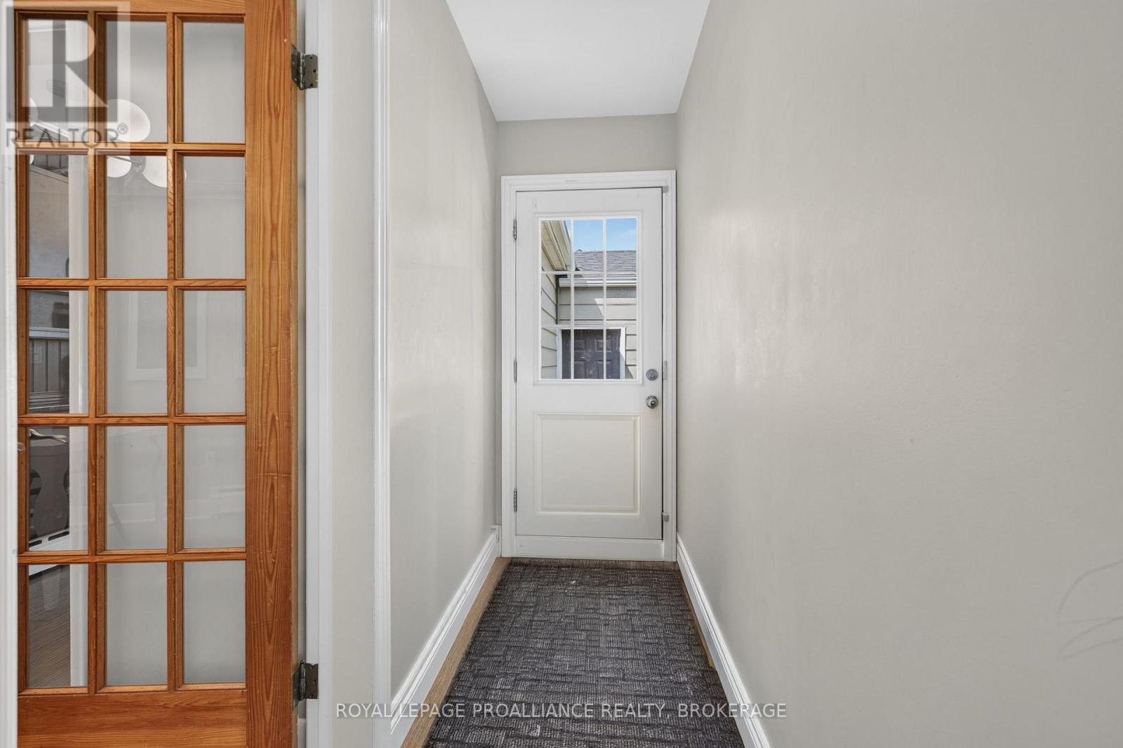 27 ELIZABETH AVENUE - 16