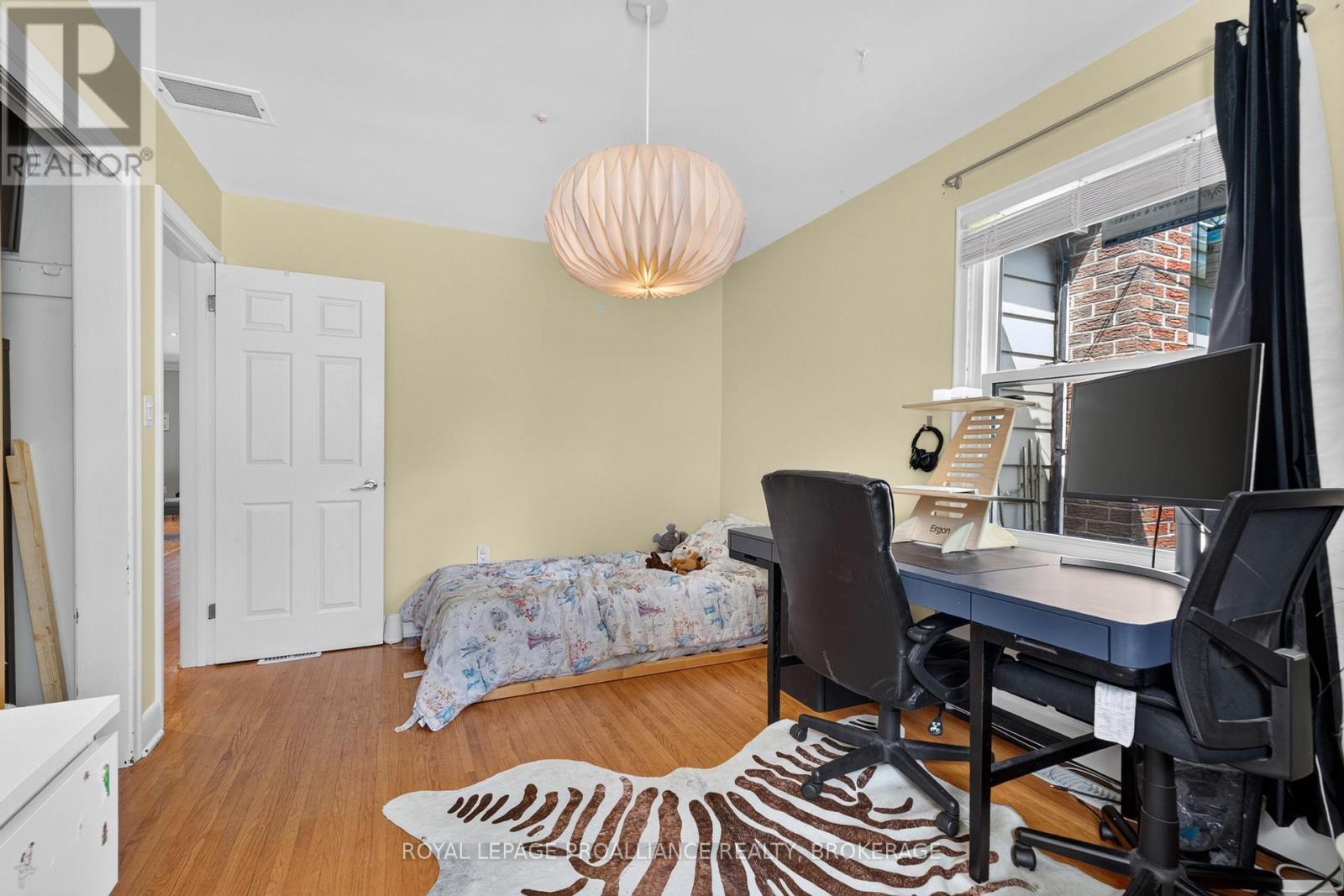 27 ELIZABETH AVENUE - 18